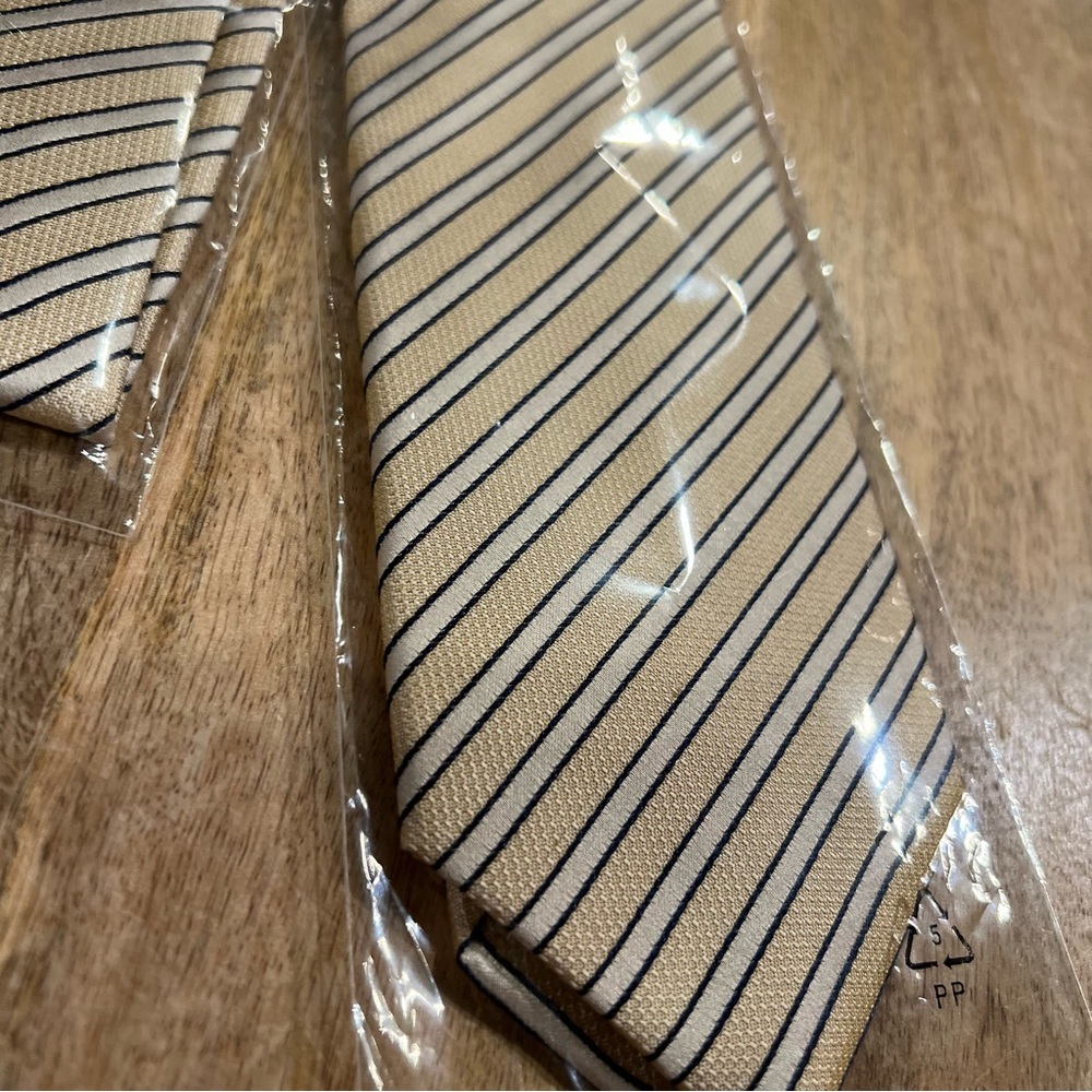 Yves Saint Laurent YSL Striped Silk Tie - Picture 2 of 7